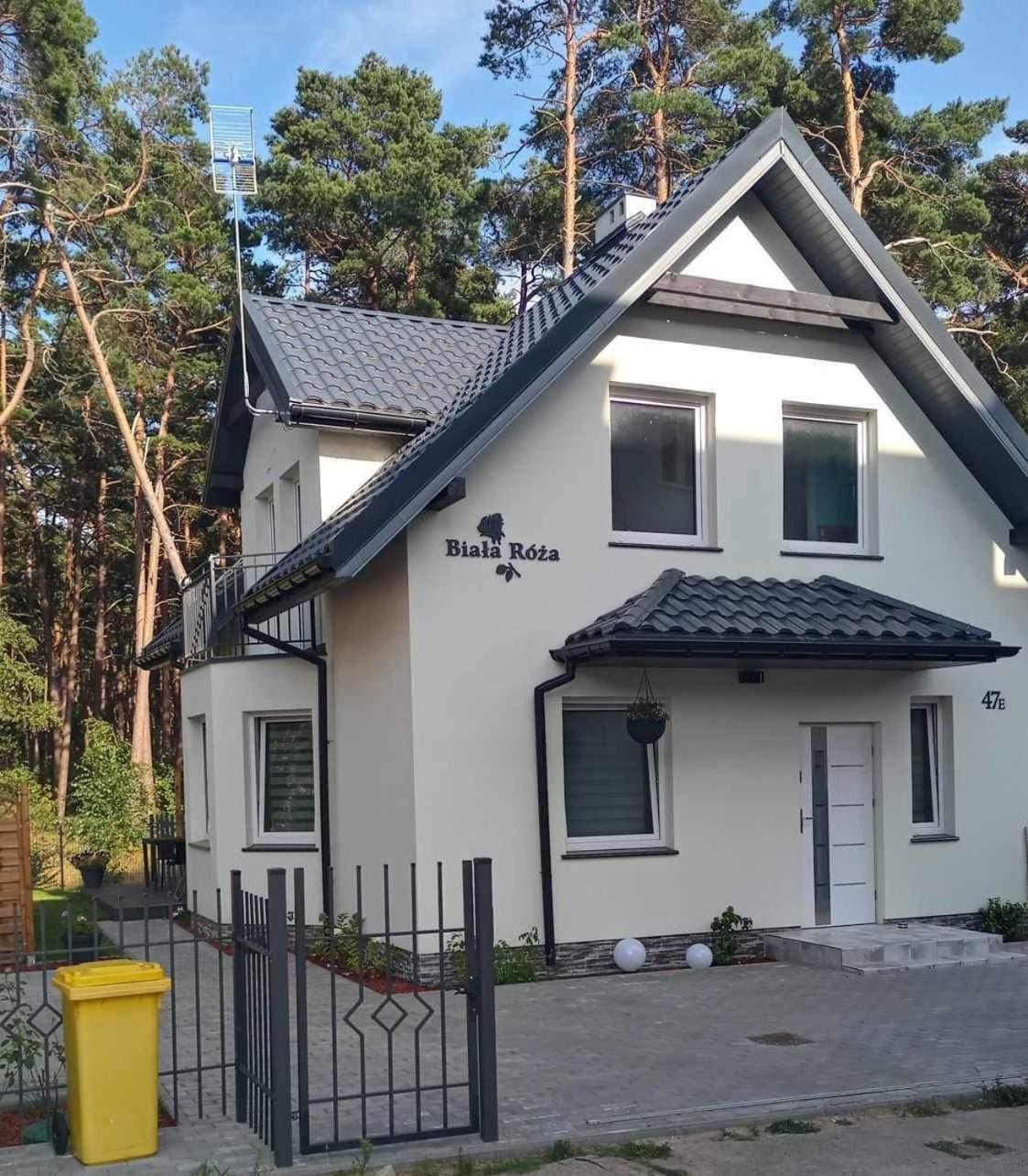 Dom Goscinny Biala Roza Dziwnowek Luaran gambar